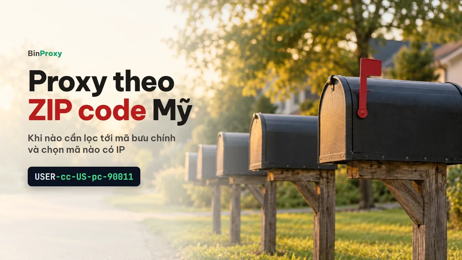 Hàng hộp thư kiểu Mỹ bên đường lúc hoàng hôn, bên cạnh dòng chữ Proxy theo ZIP code Mỹ và dòng proxy có -cc-US-pc-90011